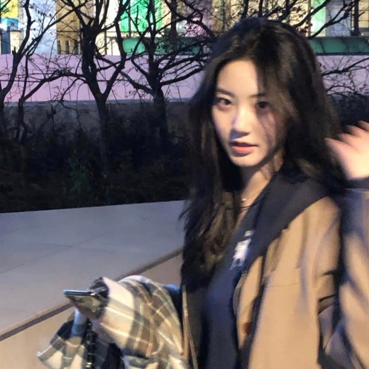 有秘密的她
